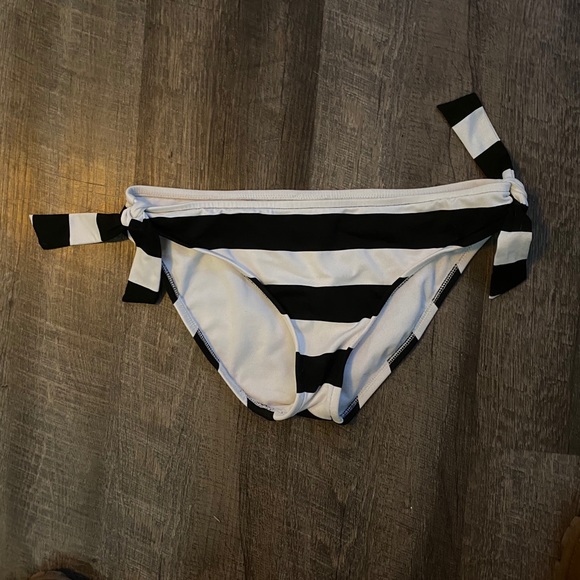 Striped Swimming Suit Set - Picture 3 of 3